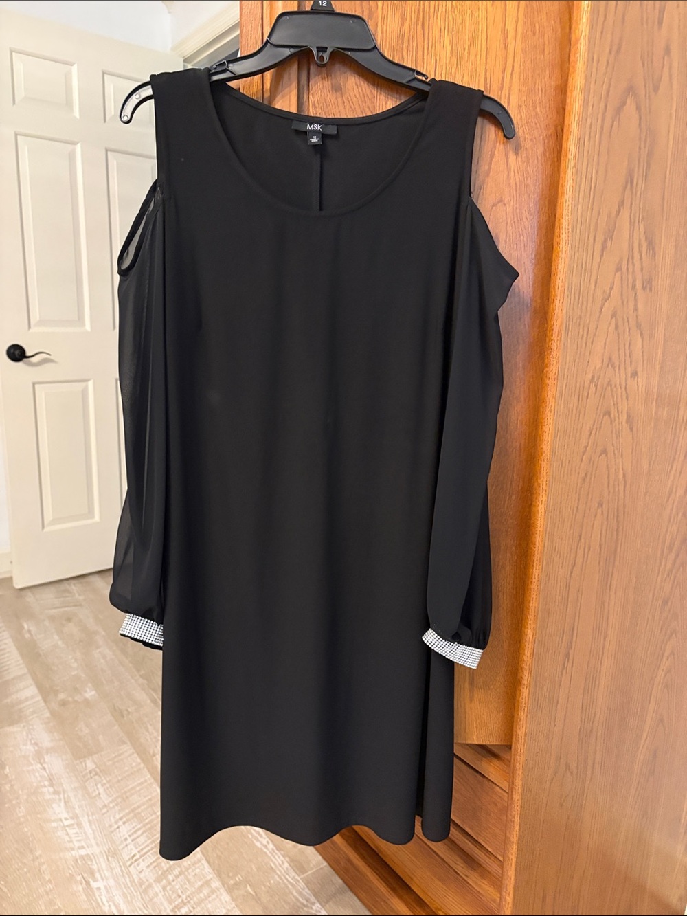 MSK Black Cold-Shoulder Long-Sleeve Shift Dress